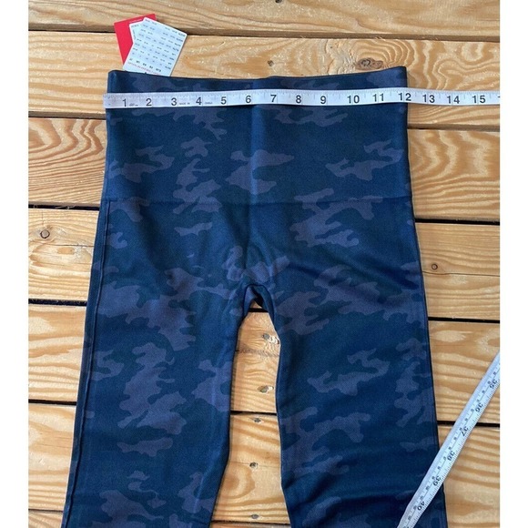 NWT Spanx Camo Look At Me More Leggings Size Medium Women’s Black MSRP $68 - Picture 7 of 8